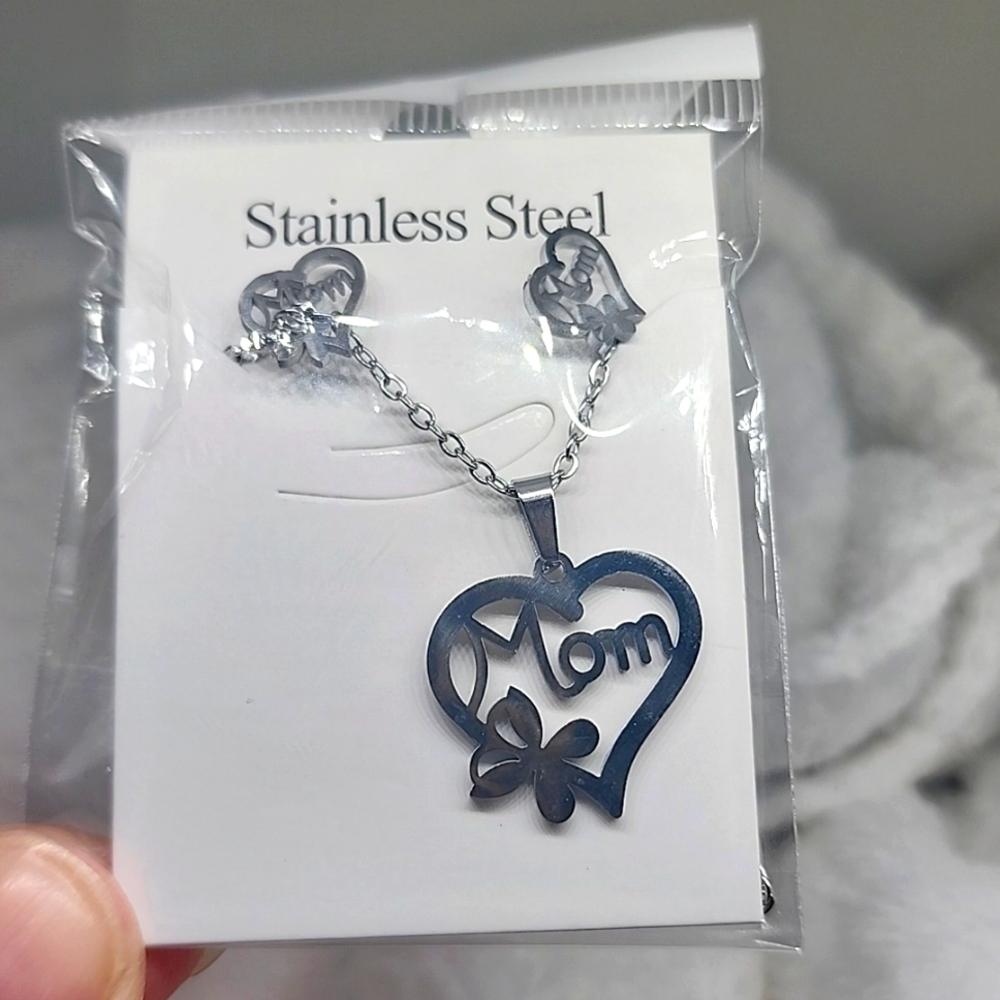 Stainless Steel Mom necklace & earrings 🌸